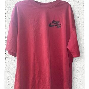 Men’s L Nike SB Loose Fit Tee in Red